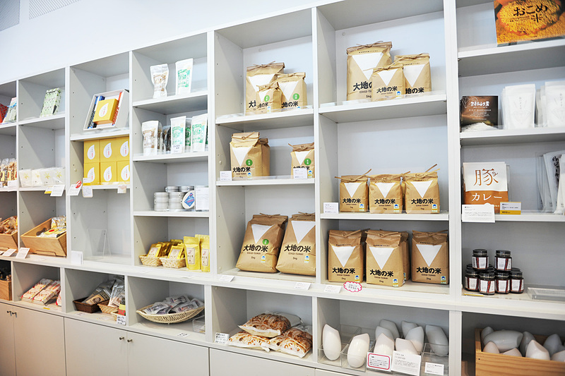 キナーレにあるミュージアムショップがこれまた楽しい。ずっと見ていたいけど、そろそろ次の作品を見に出発しなくては！