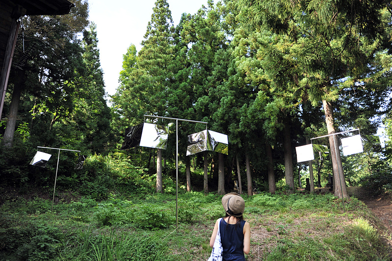 お庭は【手旗信号の庭】という作品になっています