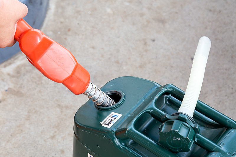 ガソリンは全部で60L。車両に搭載する燃料タンクの40Lに加え、携行缶に入れた20Lで4時間を走り切るというルール