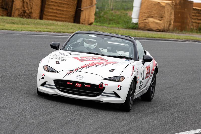 予選走行中のCar Watchロードスター