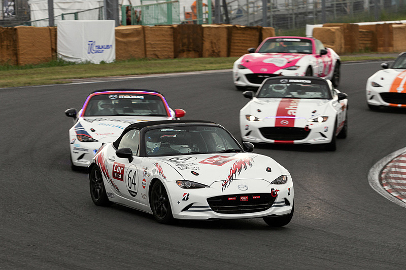 Car Watchロードスターも順調に走行