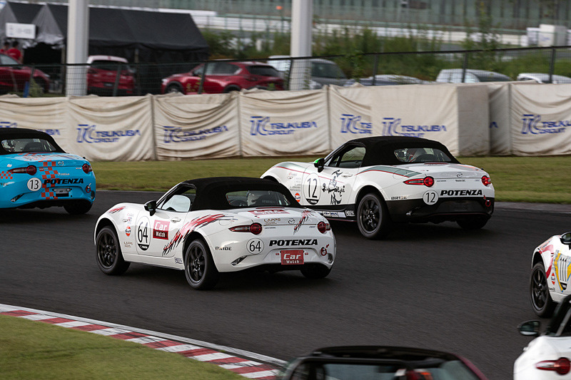 Car Watchロードスターも順調に走行