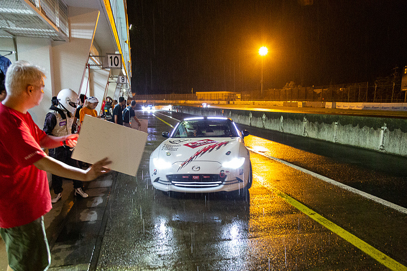 そして第5ドライバーの岡本氏へ交代