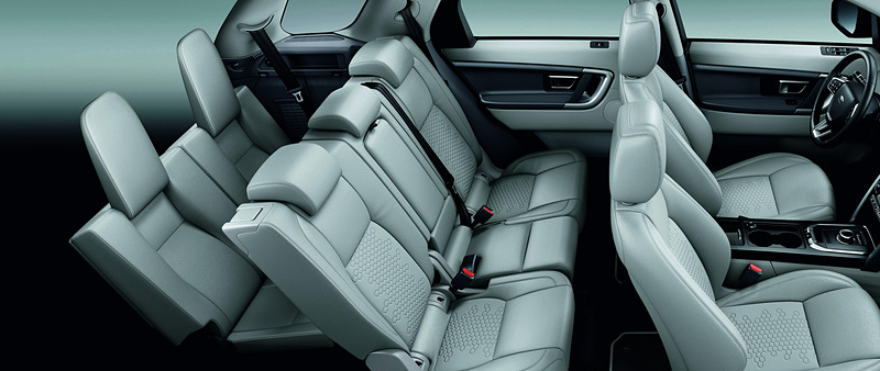 「ヒーテッド・ステアリングホイール」「ハンズフリー・パワーテールゲート」「パーシャルレザーシート」などを特別装備