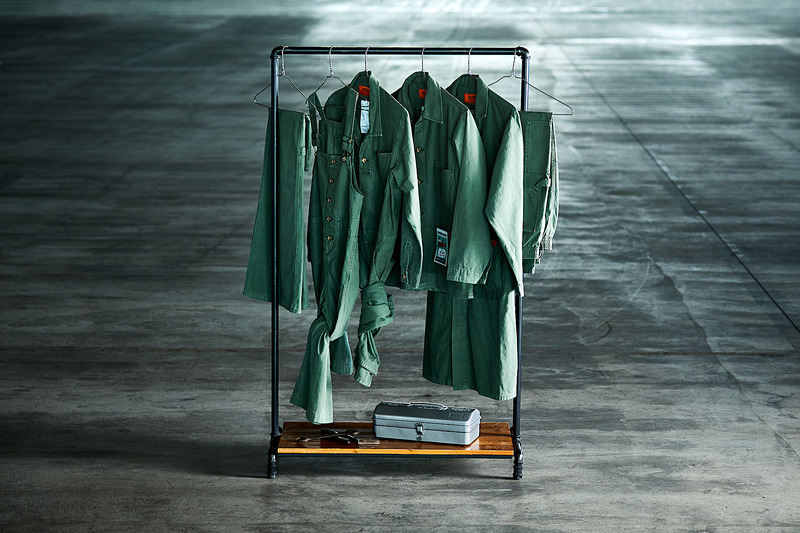 「UNIVERSAL OVERALL」とコラボしたオリジナルのアパレルアイテム