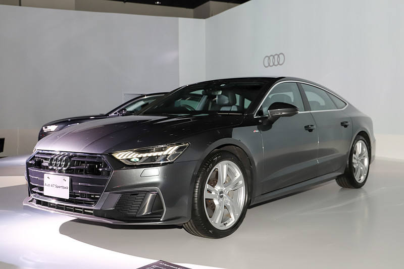 A7 スポーツバックのボディサイズは4970×1910×1415mm（全長×全幅×全高。S line仕様の全長は4975mm、スポーツサスペンション装着車の全高は1405mm）、ホイールベースは2925mm。タイヤサイズは255/40 R20