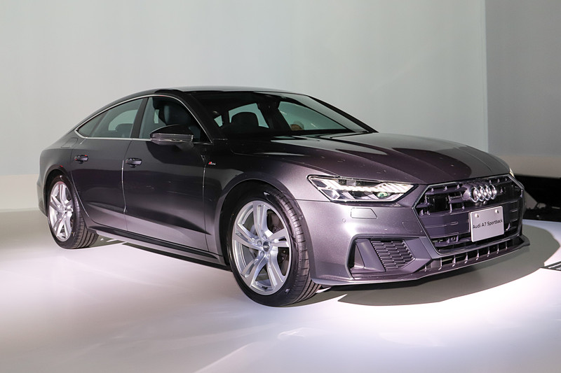 A7 スポーツバックのボディサイズは4970×1910×1415mm（全長×全幅×全高。S line仕様の全長は4975mm、スポーツサスペンション装着車の全高は1405mm）、ホイールベースは2925mm。タイヤサイズは255/40 R20