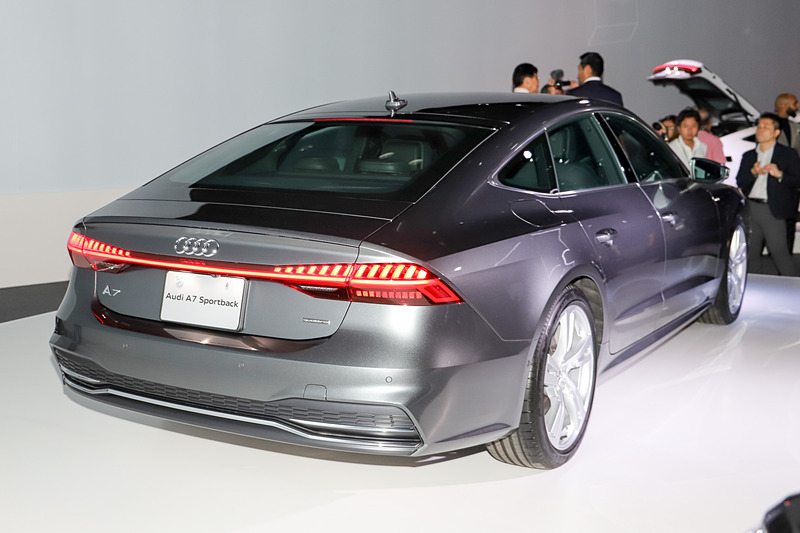 A7 スポーツバックのボディサイズは4970×1910×1415mm（全長×全幅×全高。S line仕様の全長は4975mm、スポーツサスペンション装着車の全高は1405mm）、ホイールベースは2925mm。タイヤサイズは255/40 R20