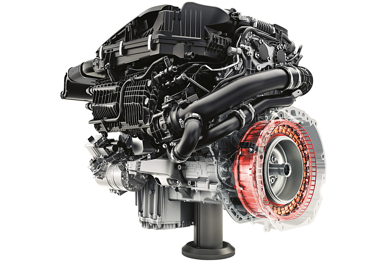 AMG 53シリーズに搭載される直列6気筒3.0リッター「M256」型エンジンは、大型のターボを組み合わせたことにより、S 450に搭載される同型エンジンに比べて最高出力が50kW（68PS）、最大トルクが20Nmそれぞれアップした最高出力320kW（435PS）、最大トルク520Nmを発生。さらにISGや48V電機システムなどを組み合わせる