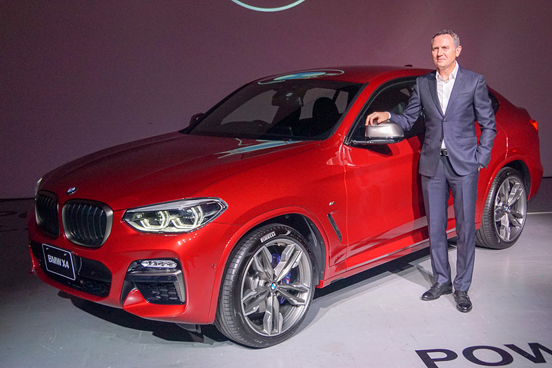 新型「X4」とビー・エム・ダブリュー株式会社 代表取締役社長 ペーター・クロンシュナーブル氏