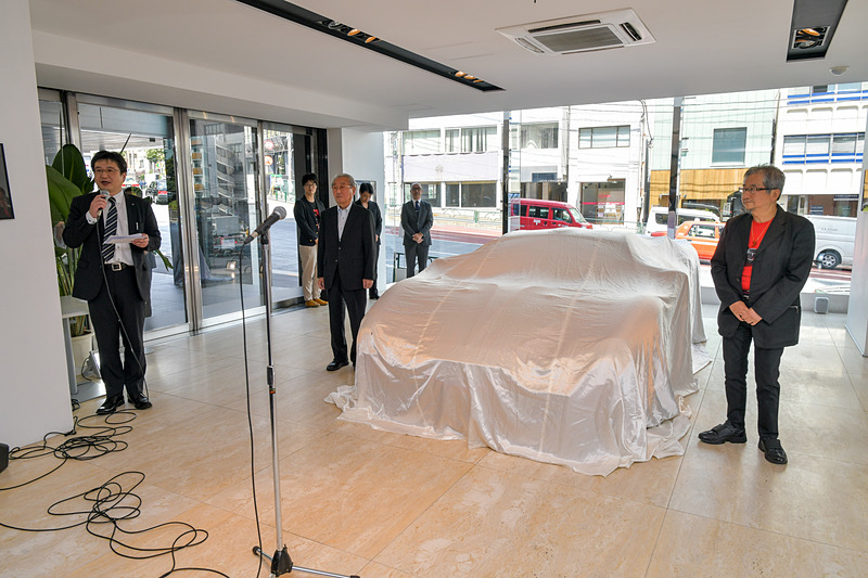 発表会がはじまり、登壇者がステージに並ぶ