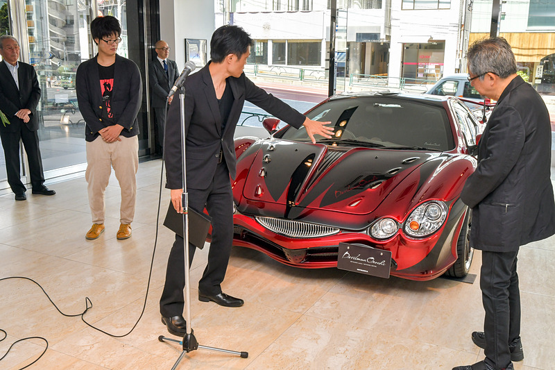 各部分のデザインについて説明する青木氏