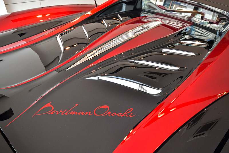 デビルマン オロチのボディサイズは4560×2035×1180mm（全長×全幅×全高）、ホイールベースは2600mm。足下は20インチホイールにブリヂストンのプレミアムスポーツタイヤ「POTENZA S007A」の組み合わせ