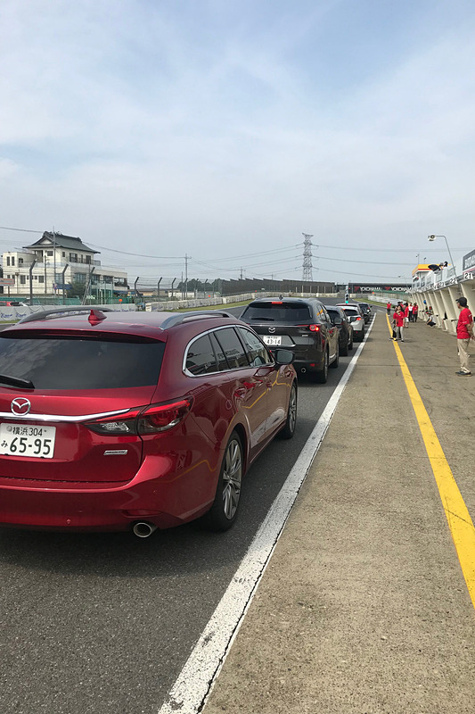 最新のマツダ車に同乗走行できるプログラムもあり、可愛い同乗者との出会いがあった