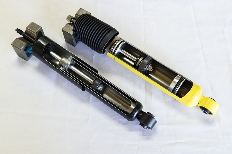 ハイエースに与えた各パーツなどについて解説する株式会社トヨタカスタマイジング＆ディベロップメント テクノクラフト本部 車両開発部 技術統括部 車両評価グループ グループ長の相澤剛氏