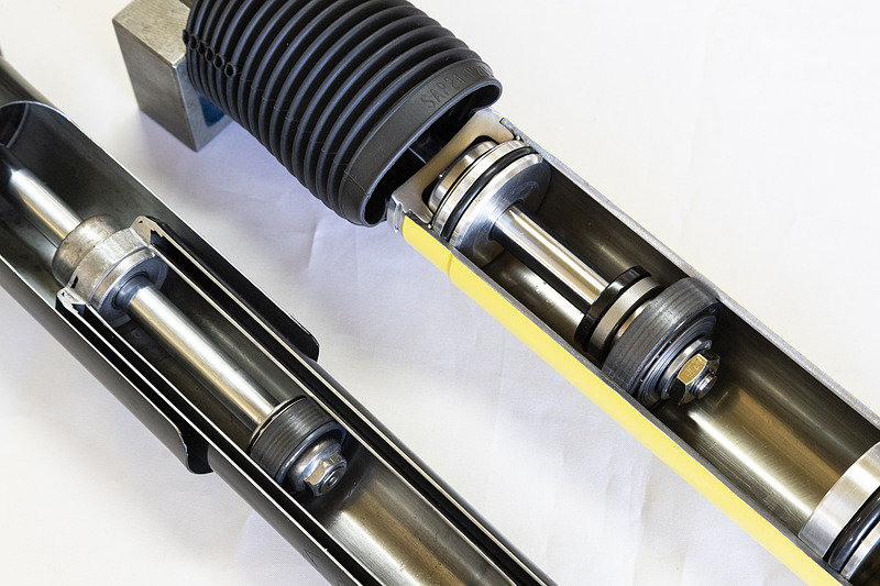 ハイエースに与えた各パーツなどについて解説する株式会社トヨタカスタマイジング＆ディベロップメント テクノクラフト本部 車両開発部 技術統括部 車両評価グループ グループ長の相澤剛氏