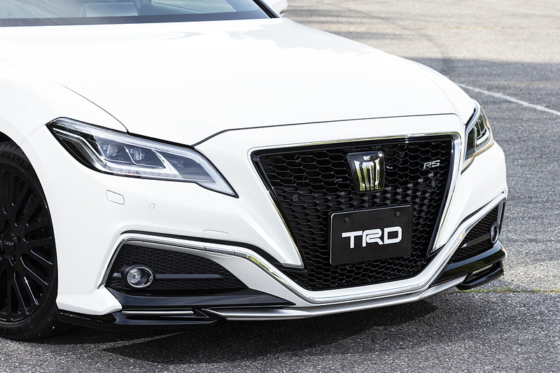 前後のバンパー内側に「パフォーマンスダンパーセット」（税別9万円）を装着。操縦安定性と快適性をそれぞれ引き上げている