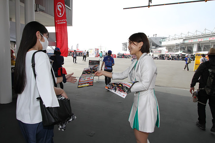 鈴鹿サーキットクイーンの活動の様子