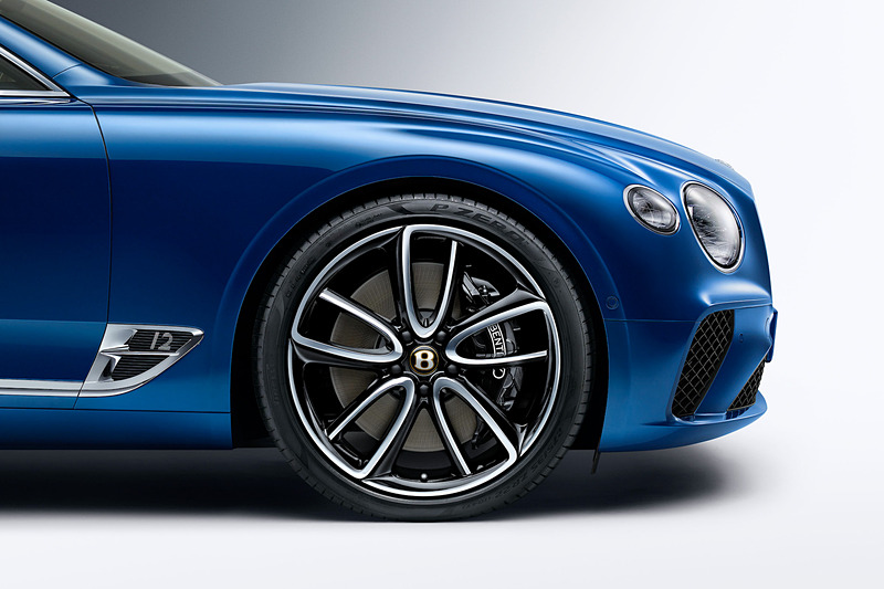 2019年（1月～12月）に英国・クルー工場で製造される全モデルにセンテナリー・ゴールドカラーのフロント＆リアバッヂ、ホイールセンターバッヂ、ステアリングホイールバッヂ、キー・フォブ、ギヤセレクターなどを装備。100周年記念の刺繍入り特製シート、センテナリー・ゴールドカラーのヘッドレストロゴやステッチも採用される