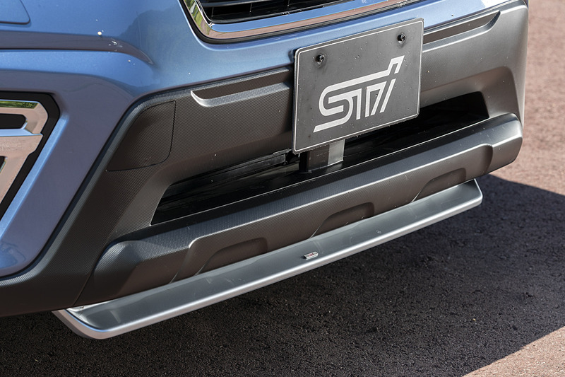 「フロントリップスポイラー」（シルバー）は2万9000円（税別）