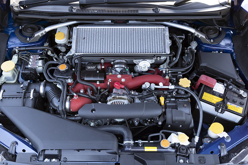 「バランスドBOXER」と呼ばれるTYPE RA-R搭載の水平対向4気筒DOHC 2.0リッターターボは最高出力242kW（329PS）/7200rpm、最大トルク432Nm（44.0kgfm）/3200-4800rpmを発生。このデモカーでは「フレキシブルタワーバー」（税別3万円）を装着