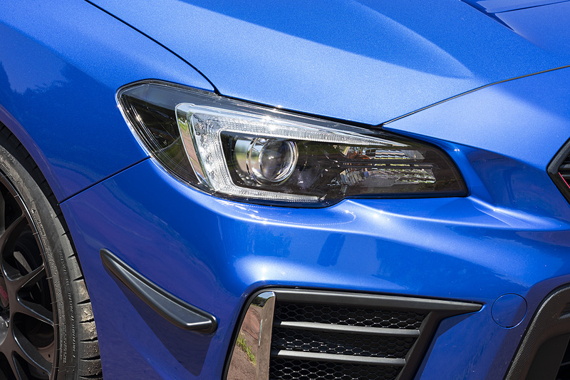 フロントマスクでは「フロントアンダースポイラー」（税別3万9000円）、「スカートリップ（チェリーレッド）」（税別1万3000円）、「バンパーカナード」（税別2万5000円）、「バンパーサイドベゼル」（税別4万9000円）などを装着