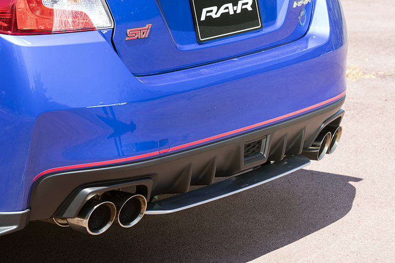 シルバー塗装の「リアアンダースポイラー」（税別4万円）