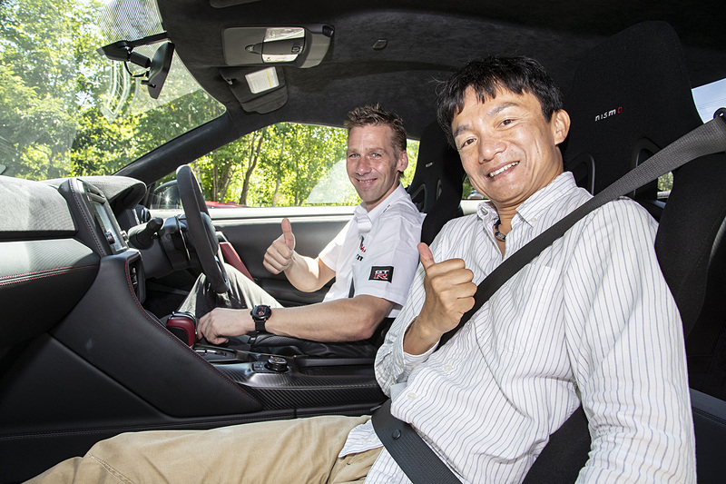 筆者自身での運転に加え、今回もNISMOアンバサダーのクルム氏にドライブしてもらい、助手席でこのクルマのポテンシャルを体感。本当に素晴らしい走りだ