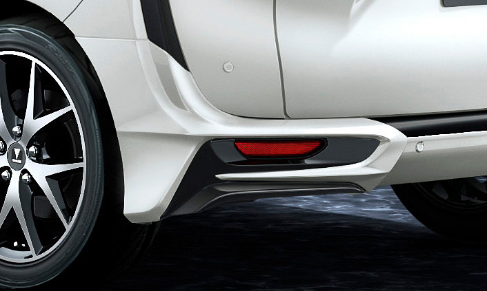 リヤスパッツ：塗装済3万4560円、素地2万8080円