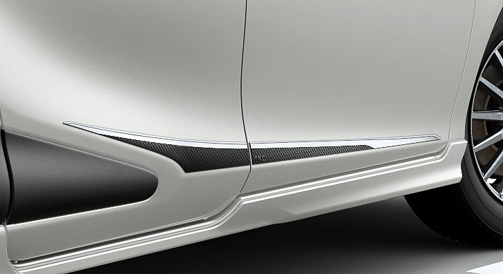 左から「フロントスポイラー」（塗装済：税別3万6000円、素地：税別3万2000円）、「サイドスカート」（塗装済：税別5万円、素地：税別4万6000円）、「リアアンダースポイラー」（塗装済：税別3万4000円、素地：税別3万円）。これら3つをセットにした「エアロパーツセット」（塗装済：税別12万円、素地：税別10万8000円）も設定