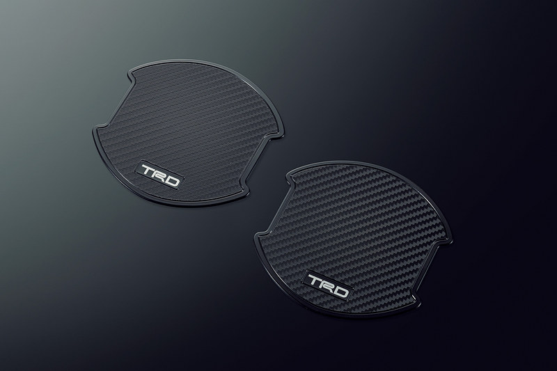 「ドアハンドルプロテクター」（1台分：税別6000円、1セット：税別3000円）