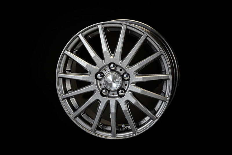 15インチアルミホイール「KYOHO SEIN RACING」＆ナットセット（税別4万4000円/台、税別1万1000円/本）