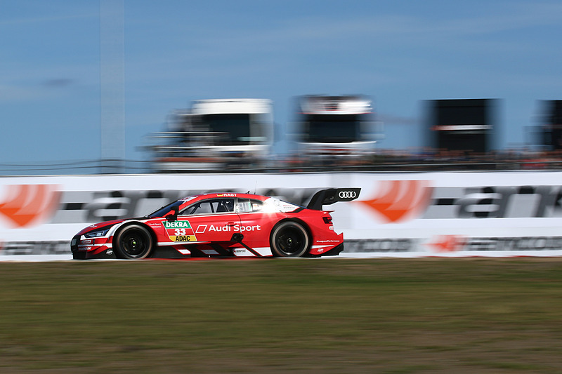 トップを走行するレネ・ラスト（33番）