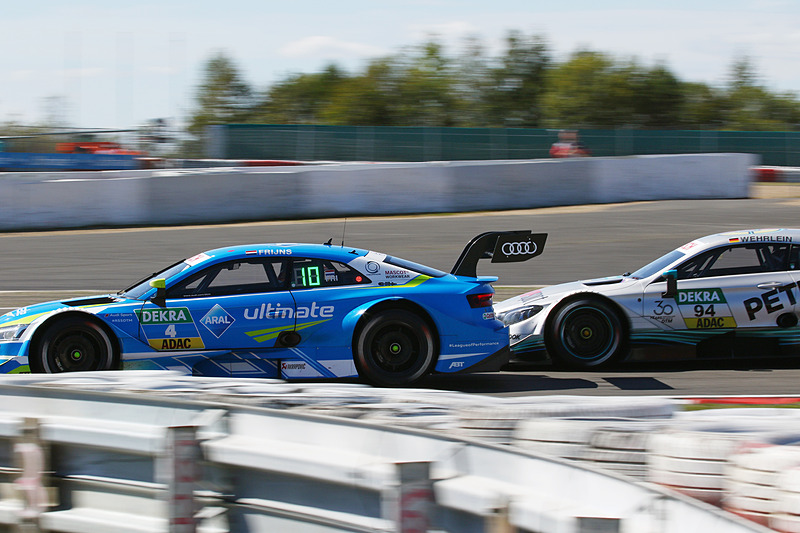 パスカル・ウェルランとロビン・フリジン（4番）のサイド バイ サイドのバトル