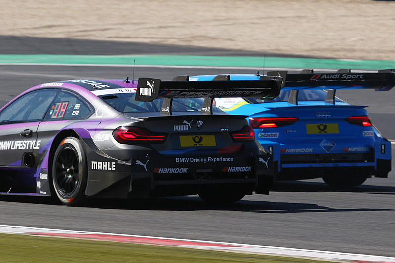 ジョエル・エリクソン（手前）とロビン・フリジンのサイド・バイ・サイドのバトル