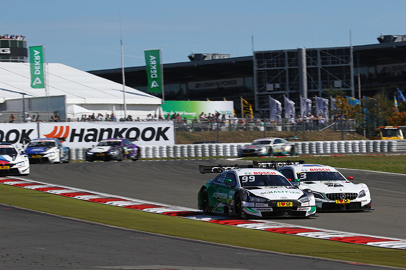 マイク・ロッケンフェラー（99番）とポール・ディレスタの3位争い