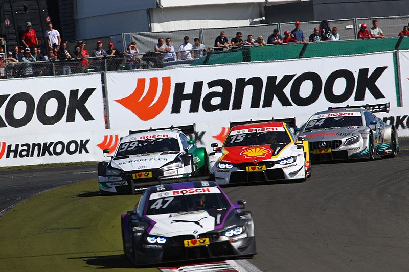 マイク・ロッケンフェラー（99番）とオーグスト・ファルフス（15番）の8位争い