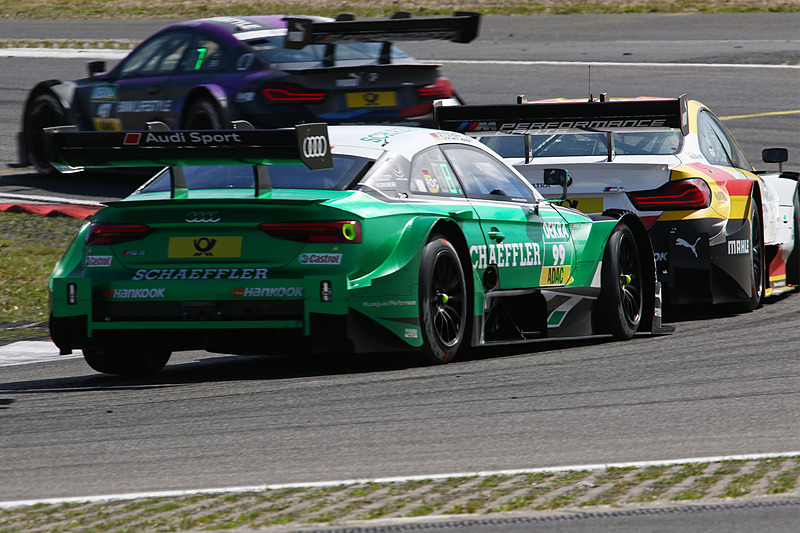 マイク・ロッケンフェラー（99番）とオーグスト・ファルフス（15番）の8位争い