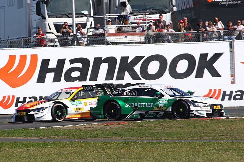 マイク・ロッケンフェラー（99番）とオーグスト・ファルフス（15番）が接触、スピンするロッケンフェラー