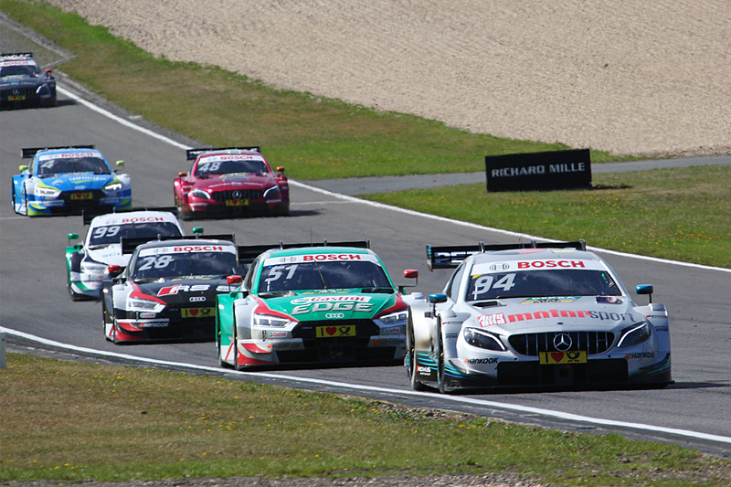 パスカル・ウェルラン（94番）を先頭に続く中盤グループ