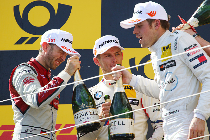 2連勝したレネ・ラスト（左）、中央は3位のマルコ・ウィットマン、右は2位のポール・ディレスタ