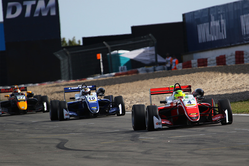 セカンドグリッドからスタートでトップを獲り、優勝したミック・シューマッハ