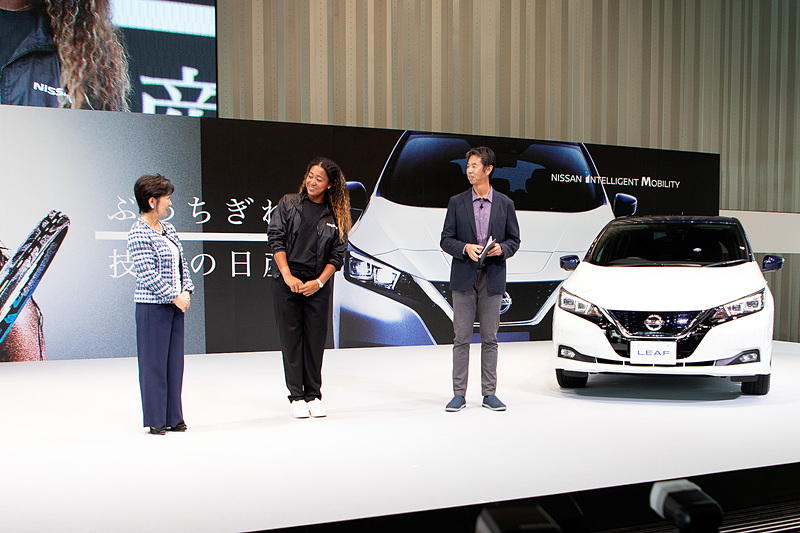 リーフを贈る予定が、大坂選手から「GT-Rが好き」というひと言が。これに対して星野氏は「分かりました」と返答。この即答っぷりに大坂選手も驚いていた