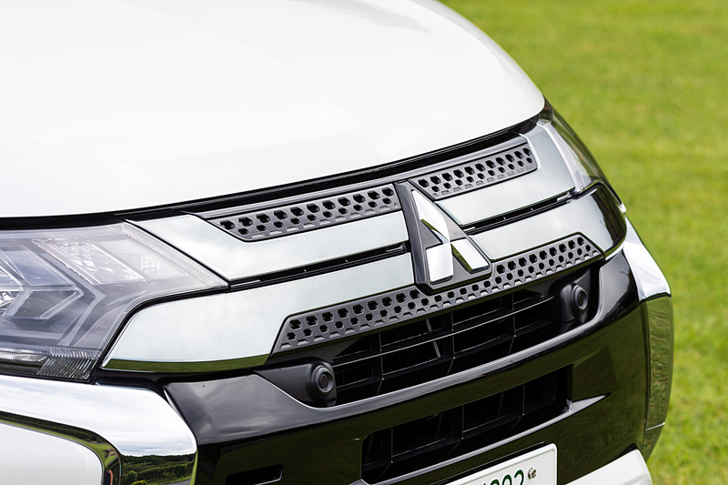 エクステリアではヘッドライト内部のデザインを変更するとともに、ハイビームにLEDを採用。ラジエターグリル、LEDフォグランプベゼル、フロントスキッドプレート、リアスキッドプレート、アルミホイールのデザインも変更され、質感を向上させた。また、空力性能を高めるリアスポイラーも追加している。さらに各モデル（S Editionをのぞく）の前後ショックアブソーバーのサイズアップを行なうとともに、新型バルブを採用することで上質な乗り心地と高い操縦安定性を手に入れた