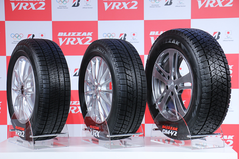 発表会の会場では、販売中のブリザックシリーズである「DM-V2」「VRX」「VRX2」を展示したほか、各種解説パネルなどを設置