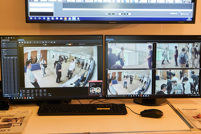 カメラで撮影された会場内のリアルタイム映像