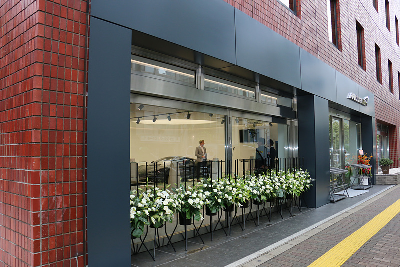 外苑西通りに面した「マクラーレン麻布」の外観