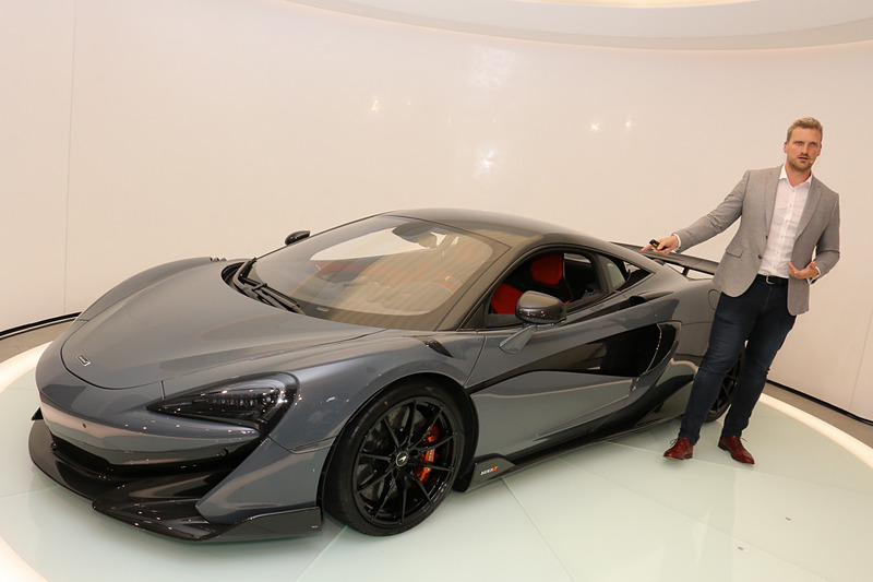 エンジンの高出力化やエアロダイナミクスの追究、徹底した軽量化などを実施した600LTについて解説するメルヴィル氏