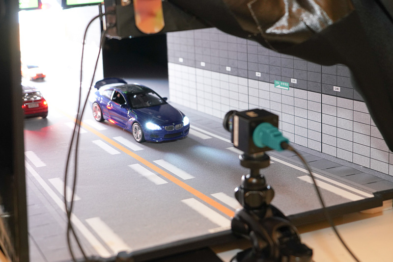 トンネルの模型を使ったデモ