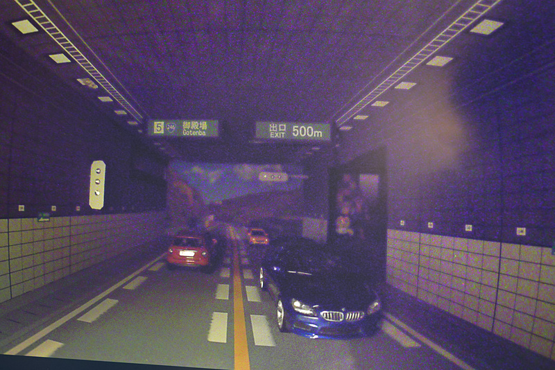 低照度感度特性のデモ。ほぼ真っ暗の1.0luxの状態でもノイズも少なく状態が分かる